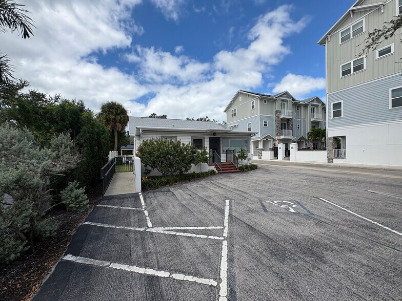 More Photos Of 535 Lafayette Ct, Sarasota Office For Lease