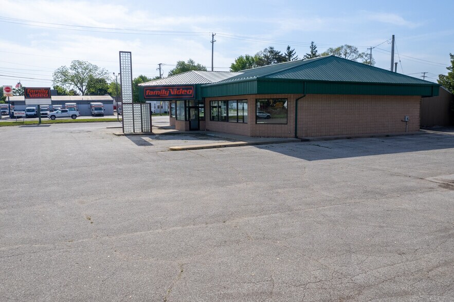More Photos Of 1201 Salzburg Ave, Bay City Freestanding For Lease