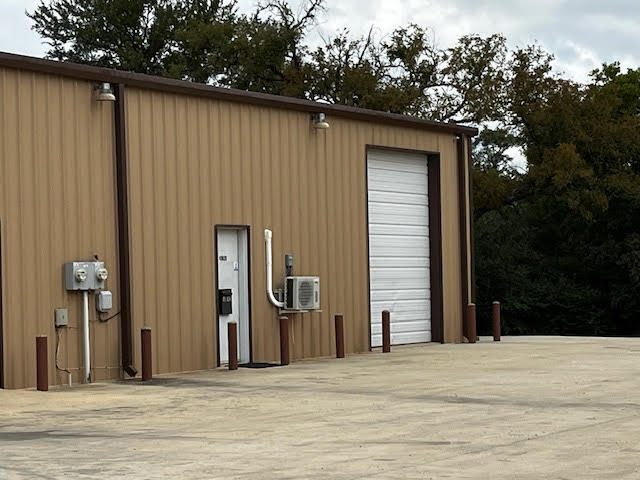 More Photos Of 4902 Roadrunner Rd, Fort Worth Light Distribution For Lease