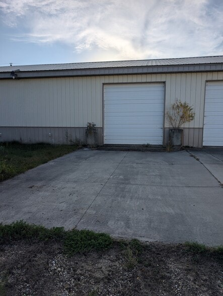 More Photos Of 780 E Pearl St, Kasota Warehouse For Sale