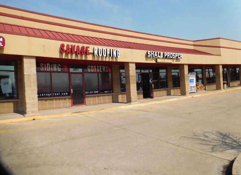 More Photos Of 2405 Essington Rd, Joliet General Retail For Lease