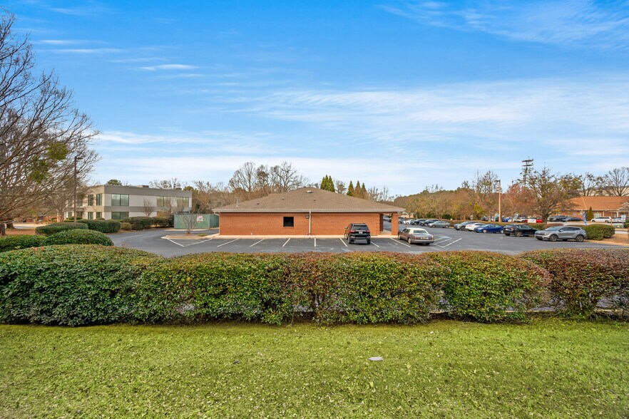 More Photos Of 2415 Wall St SE, Conyers Medical For Sale
