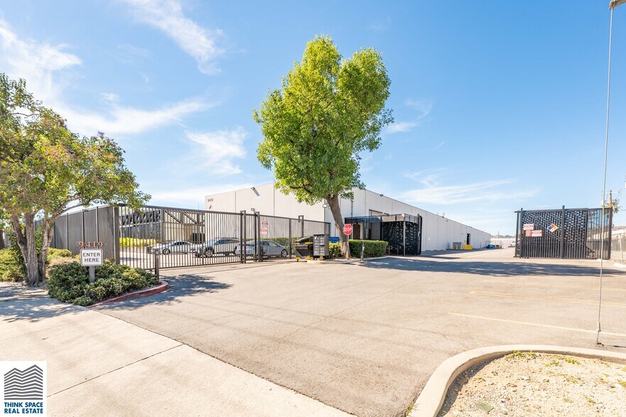 More Photos Of 9419 Mason Ave, Chatsworth Manufacturing For Lease
