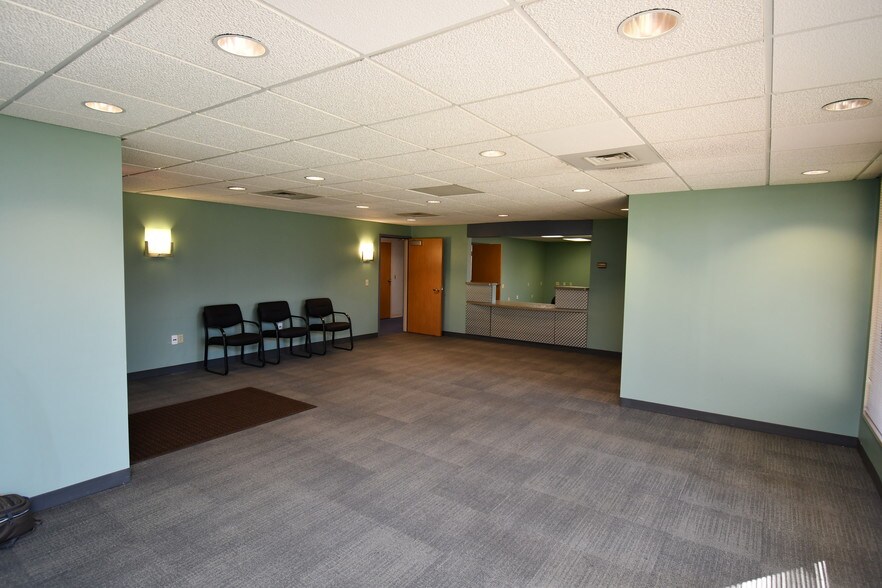 More Photos Of 305 Vine St, New Lenox Medical For Lease