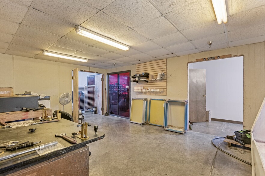 More Photos Of 6580 E Skelly Dr, Tulsa Manufacturing For Sale