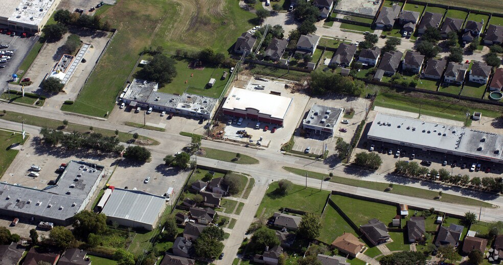 More Photos Of 15999 S Post Oak, Houston Freestanding For Lease