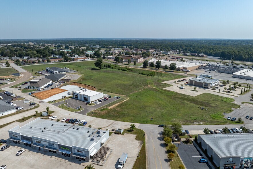 More Photos Of 1373 Union University Dr, Jackson Storefront Retail Office For Lease