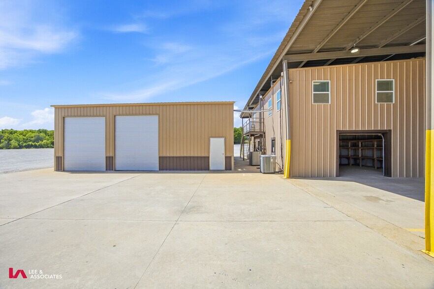 More Photos Of 1364 Candler Rd, Gainesville Truck Terminal For Lease