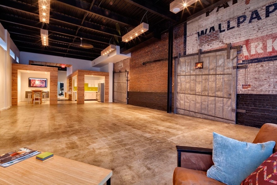 More Photos Of 1735 Oak St, Kansas City Restaurant For Lease