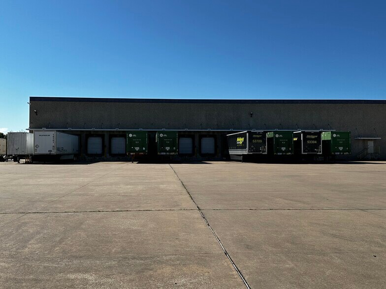 More Photos Of 3500 Flanders Dr, Ardmore Distribution For Lease