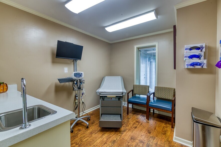 More Photos Of 807 S Pendleton St, Easley Medical For Sale
