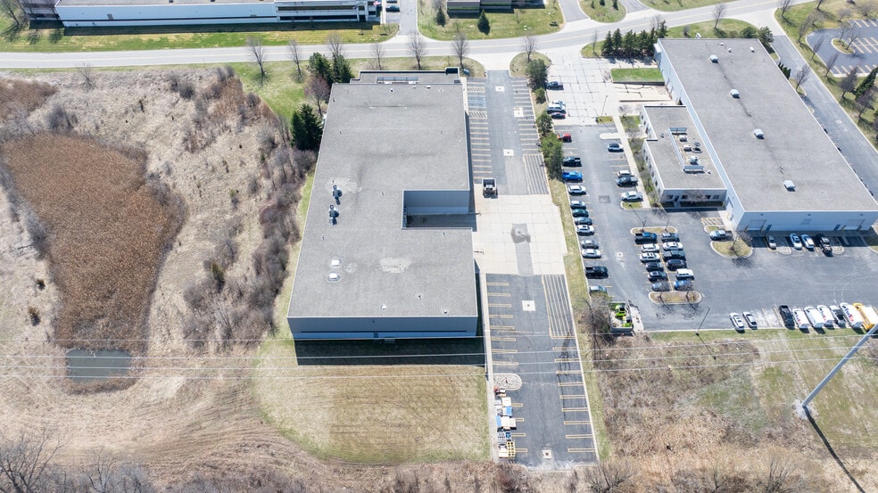 More Photos Of 4200 N Atlantic Blvd, Auburn Hills Manufacturing For Lease