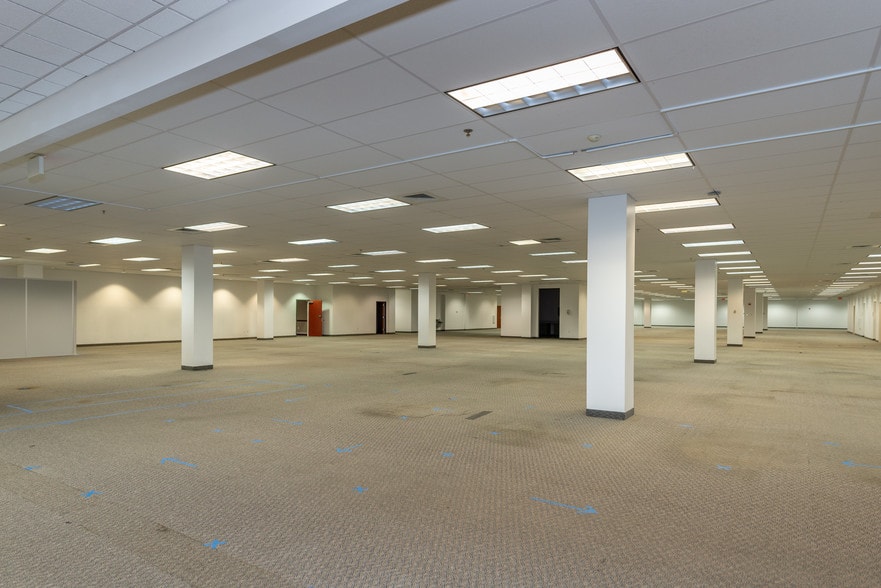 More Photos Of 5200 Mercury Blvd, Hampton Office For Lease