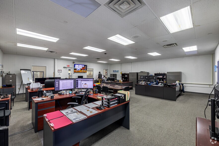 More Photos Of 150 Knotter Dr, Cheshire Manufacturing For Sale