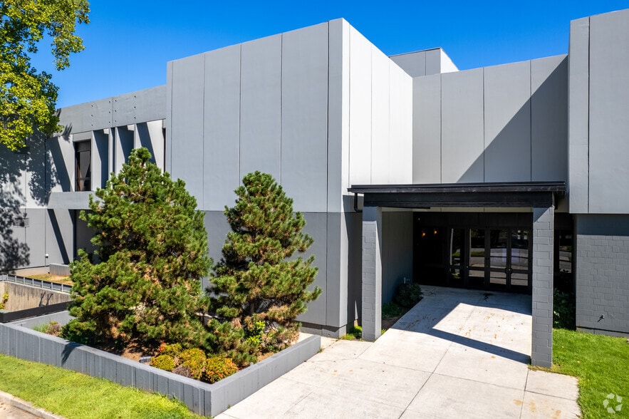 More Photos Of 3350 Greenbriar Pky SW, Atlanta Movie Radio TVStudio For Lease