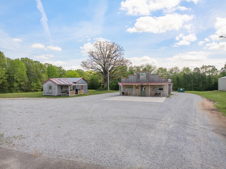 More Photos Of 2598 Tennessee Ave N, Parsons Storefront For Sale