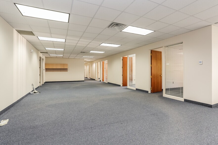 More Photos Of 125 Powder Forest Dr, Simsbury Office For Sale