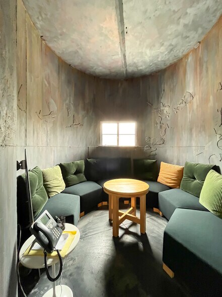 More Photos Of 891 Abbot Kinney Blvd, Venice Loft Creative Space For Sale