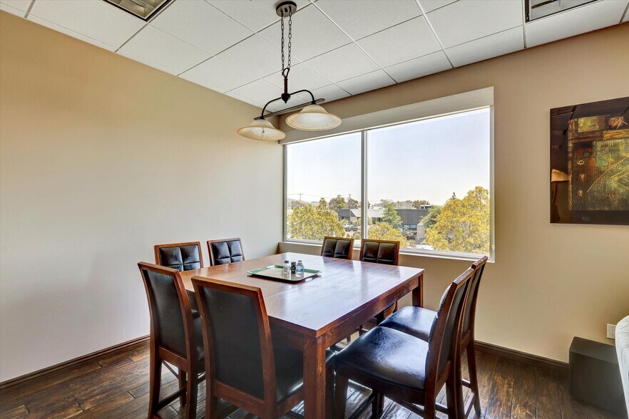 More Photos Of 250 S Pacific St, San Marcos Flex For Lease