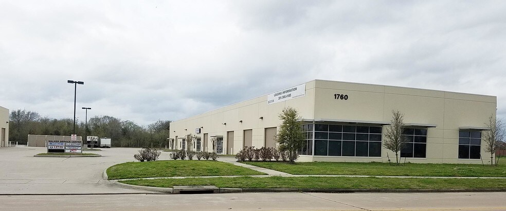 More Photos Of 1760 W Walker St, League City Showroom For Lease