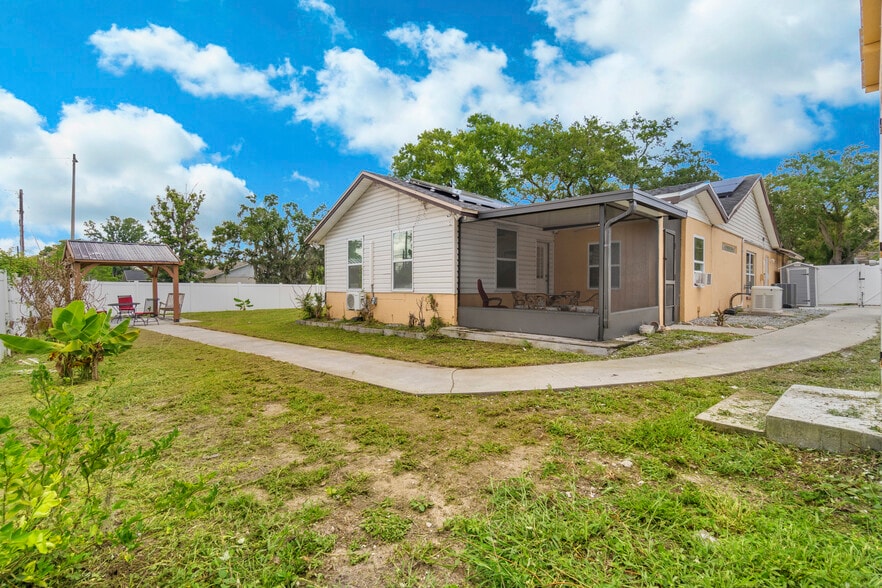 More Photos Of 613 Forest Hills Dr, Brandon Assisted Living For Lease