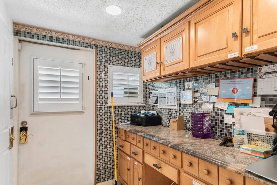 More Photos Of 532 Beach Dr NE, Saint Petersburg Hospitality For Sale