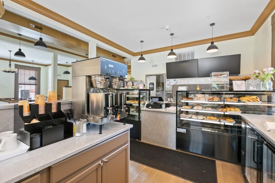 More Photos Of 98 Main St, Peabody General Retail For Sale