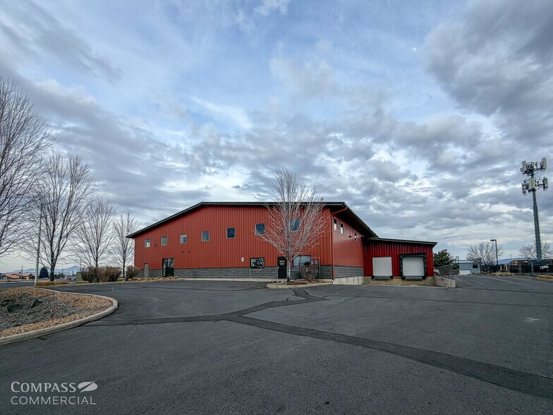 More Photos Of 2000 SW Badger Ave, Redmond Warehouse For Lease