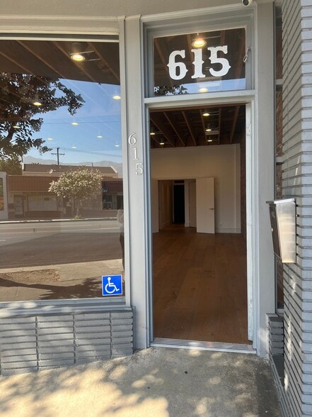 More Photos Of 615 S Victory Blvd, Burbank Office For Sale