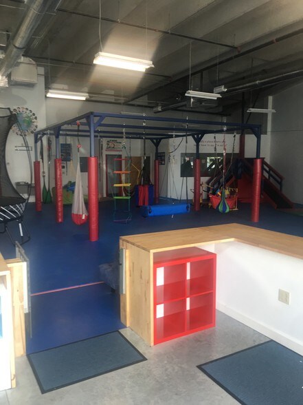 More Photos Of 13115 W Okeechobee Rd, Hialeah Storefront Retail Office For Lease