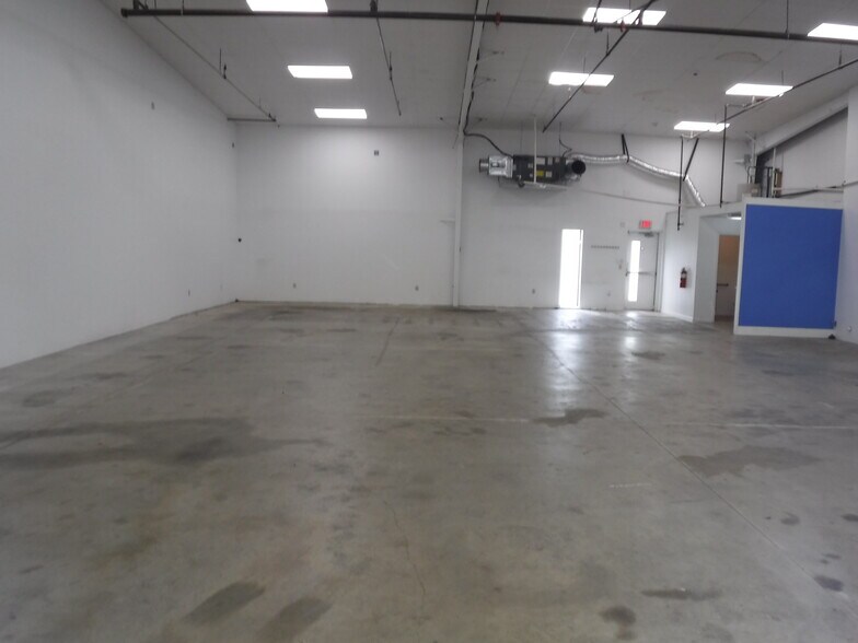 More Photos Of 310 Moore Ln, Collierville Warehouse For Lease