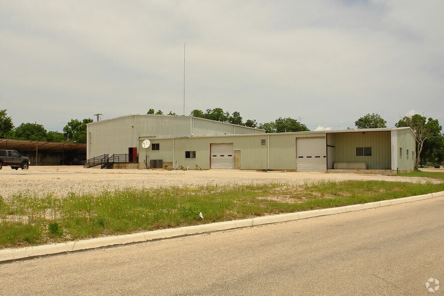 More Photos Of 515 E Highway St, Fredericksburg Showroom For Sale