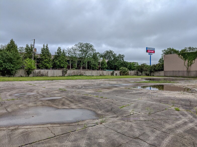 More Photos Of 2701 Richland Ave, Metairie Land For Lease