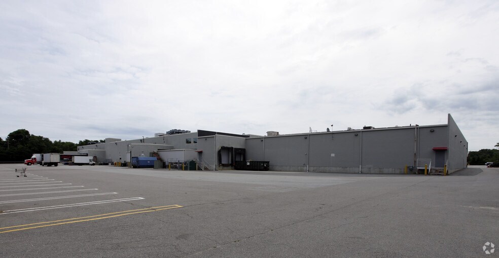 More Photos Of 113-133 Samoset St, Plymouth Storefront For Lease