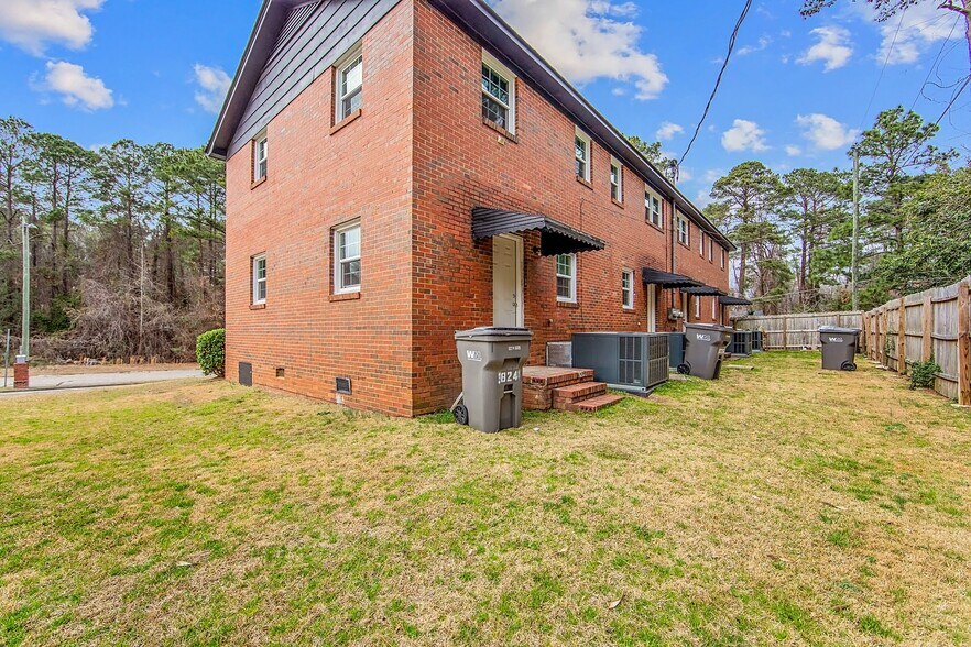 More Photos Of 812-830 Pilot Ave, Fayetteville Multifamily For Sale