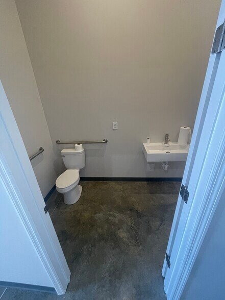 More Photos Of 101 John C Watts dr, Nicholasville Warehouse For Sale