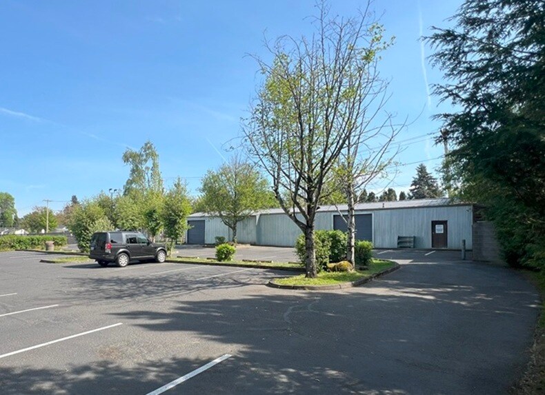 More Photos Of 8713 NE Emerson St, Portland Flex For Lease