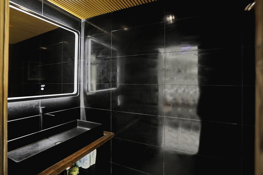 More Photos Of 430 Ne 121st St, Biscayne Park Movie Radio TVStudio For Sale