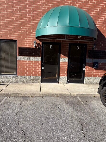 More Photos Of 1904 Fairfax Rd, Greensboro Showroom For Lease