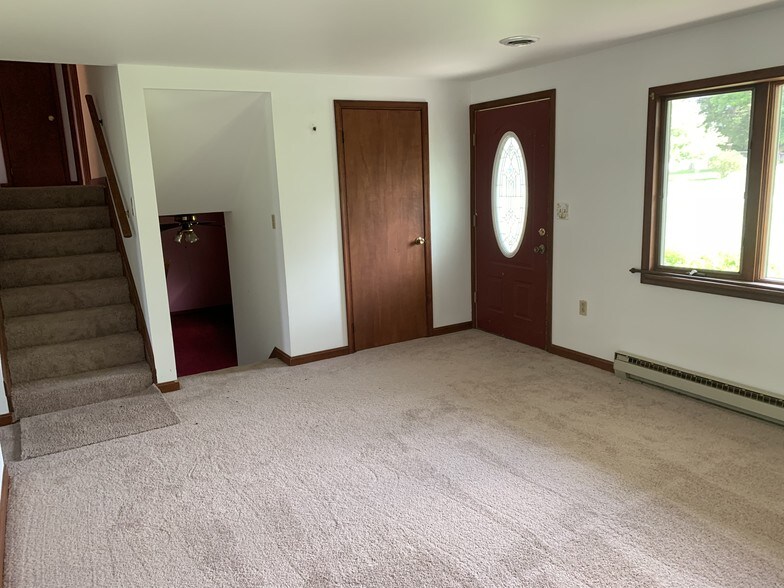 More Photos Of 5405 Village Ct, Adamstown Specialty For Sale