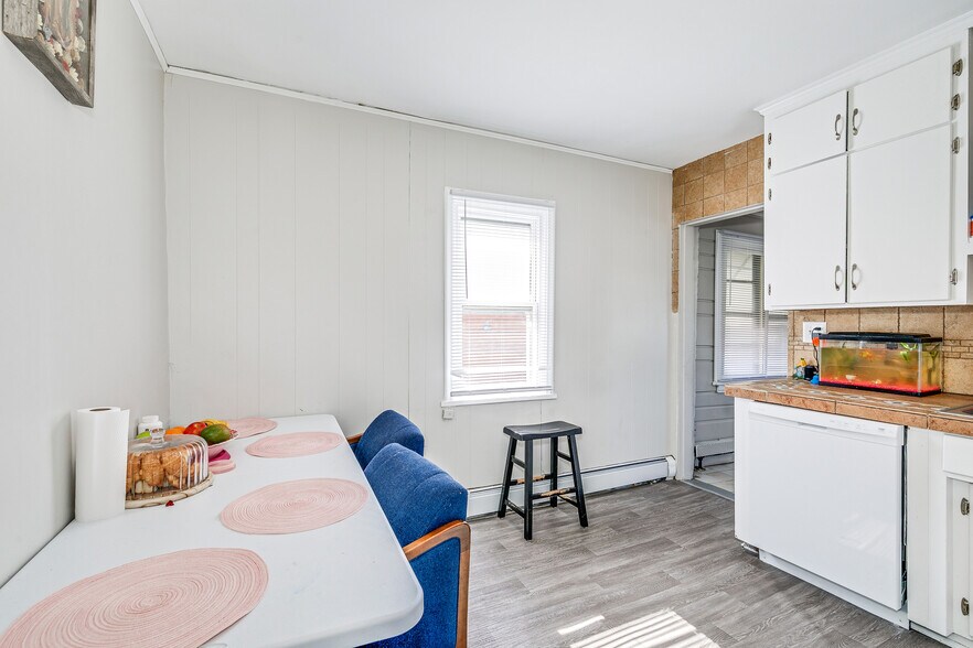 More Photos Of 609-611 N Dale St N, Saint Paul Storefront Retail Residential For Sale