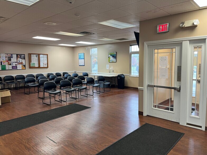 More Photos Of 87 Conservatory Dr, Barberton Medical For Sale