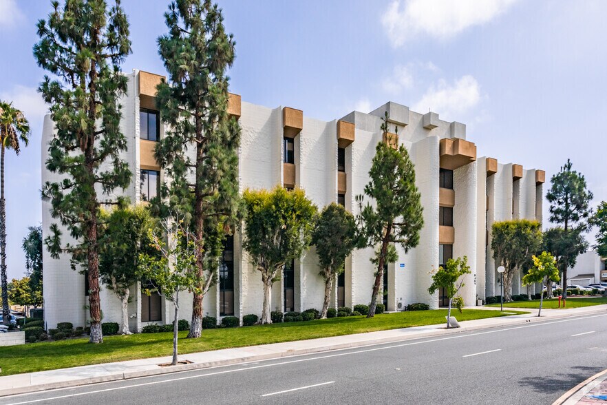 Primary Photo Of 5451 La Palma Ave, La Palma Medical For Lease