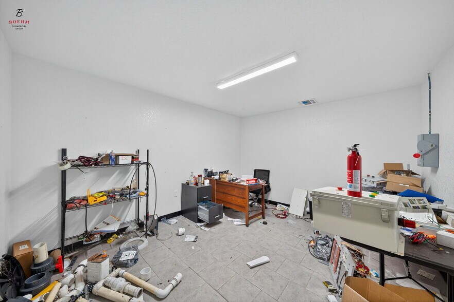 More Photos Of 833 County Road 583, La Coste Research And Development For Sale