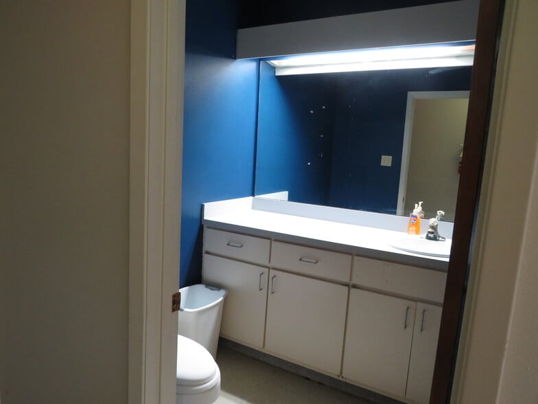 More Photos Of 1205-1211 W Austin St, Port Lavaca Office For Sale