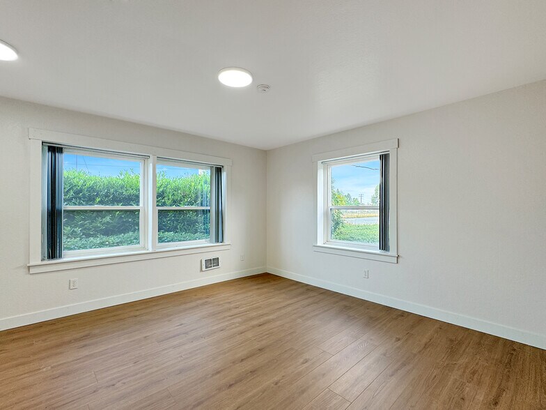 More Photos Of 902 E Maple St, Arlington Medical For Lease