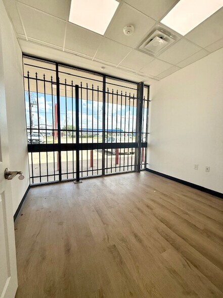 More Photos Of 12971 Westheimer Rd, Houston Freestanding For Lease