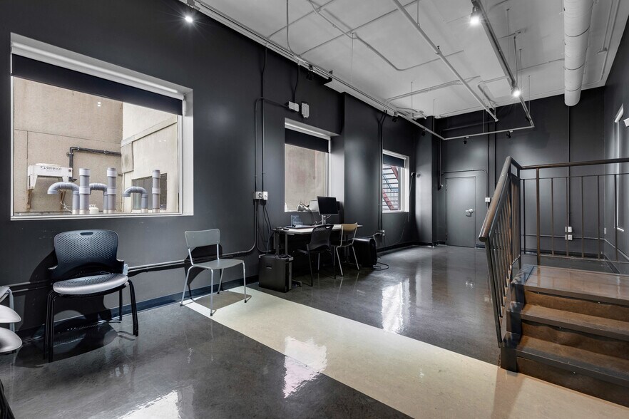 More Photos Of 525 Rue Sherbrooke E, Montréal Office For Sale