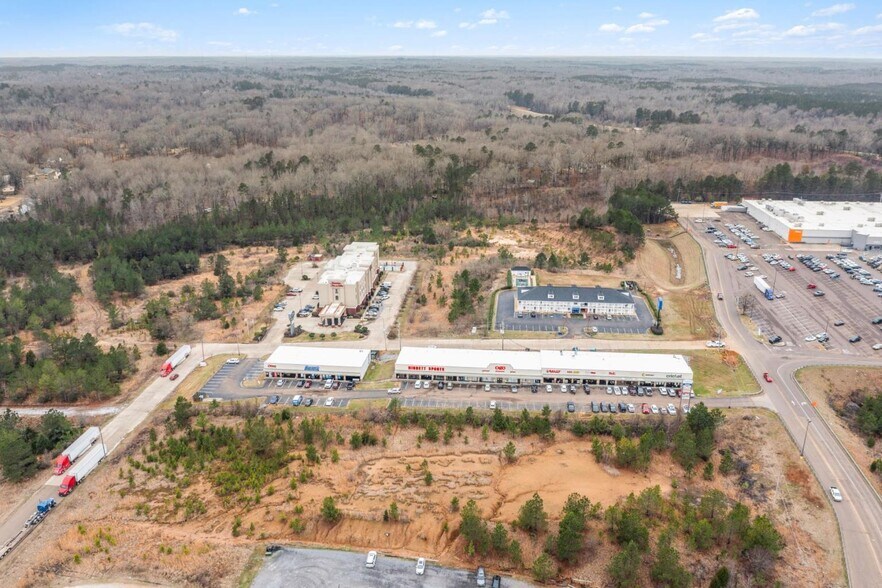 More Photos Of 1550 Jameson Dr, Grenada General Retail For Lease