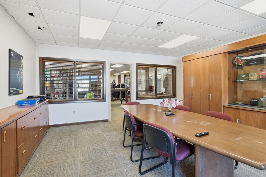 More Photos Of 109 Apremont Way, Westfield Manufacturing For Lease